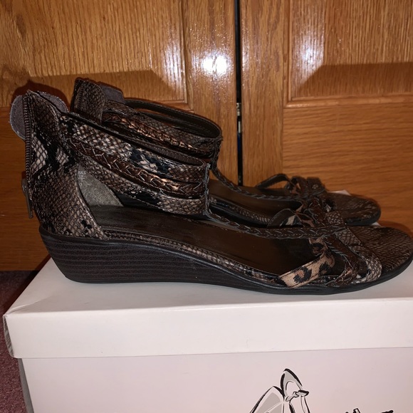 Snakeskin small wedge sandal - Picture 2 of 4